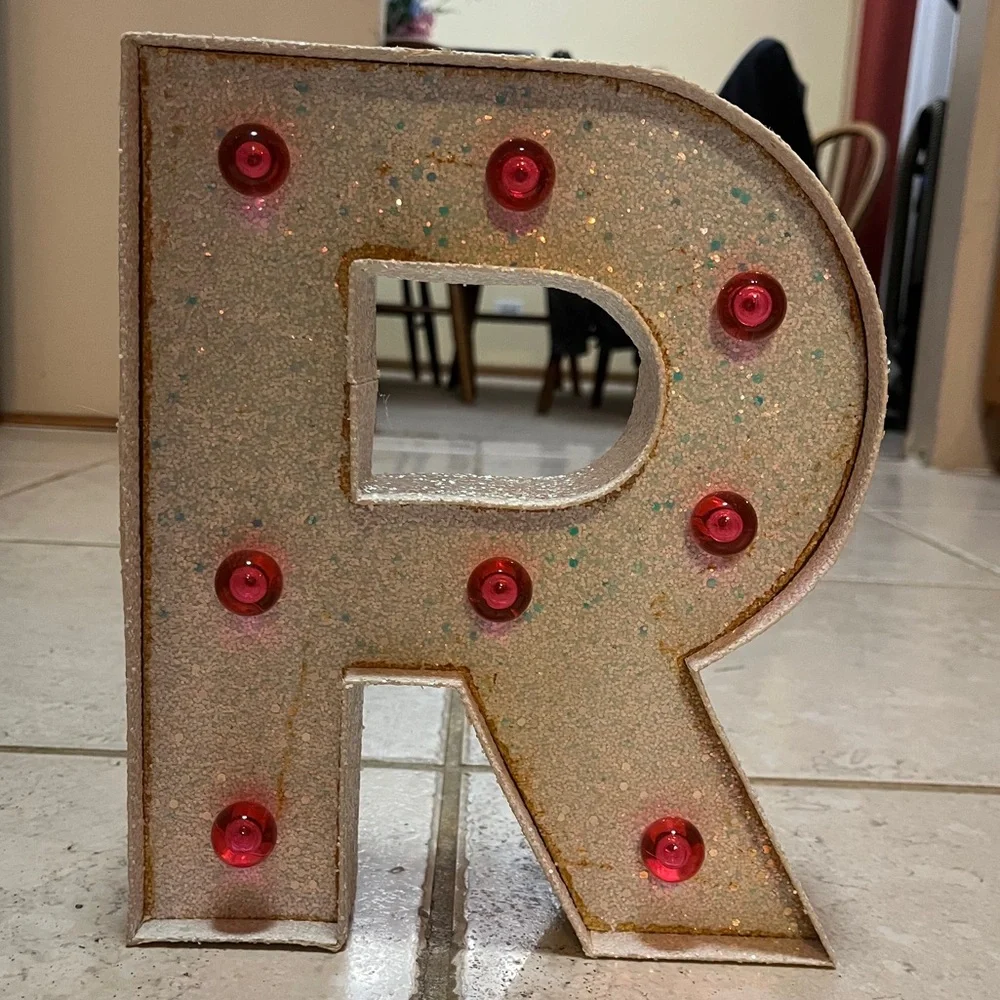 Light-Up Letter R - Picture 4 of 13